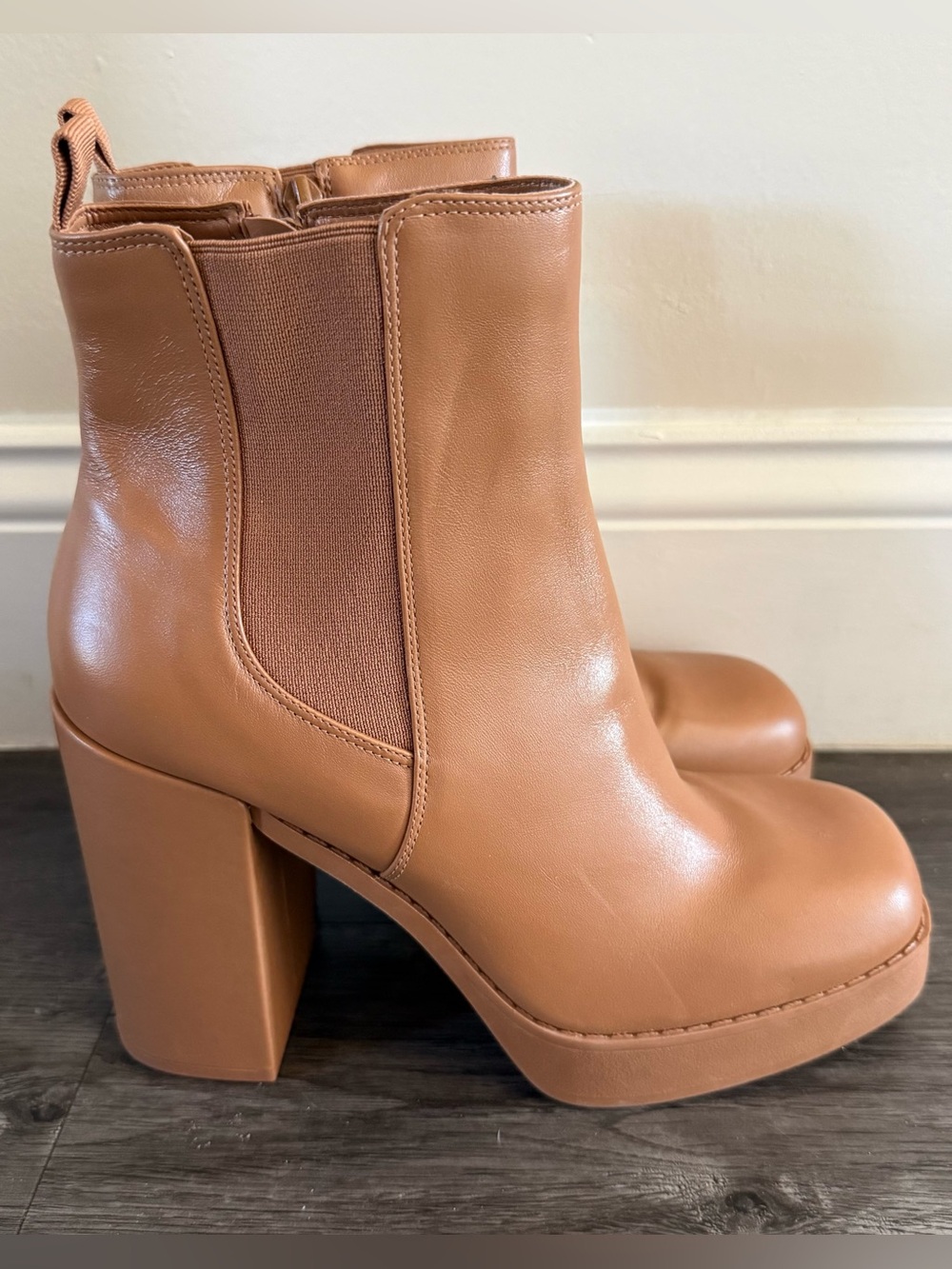 Gianni Bini Ah-Mazed Caramel Brown Block Heel Platform Chelsea Boots Size 8.5